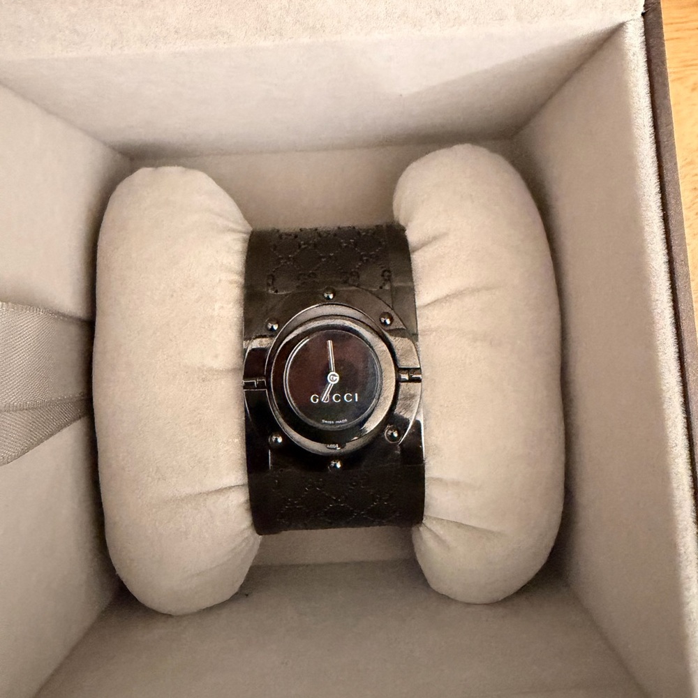Gucci Black Twirl Watch